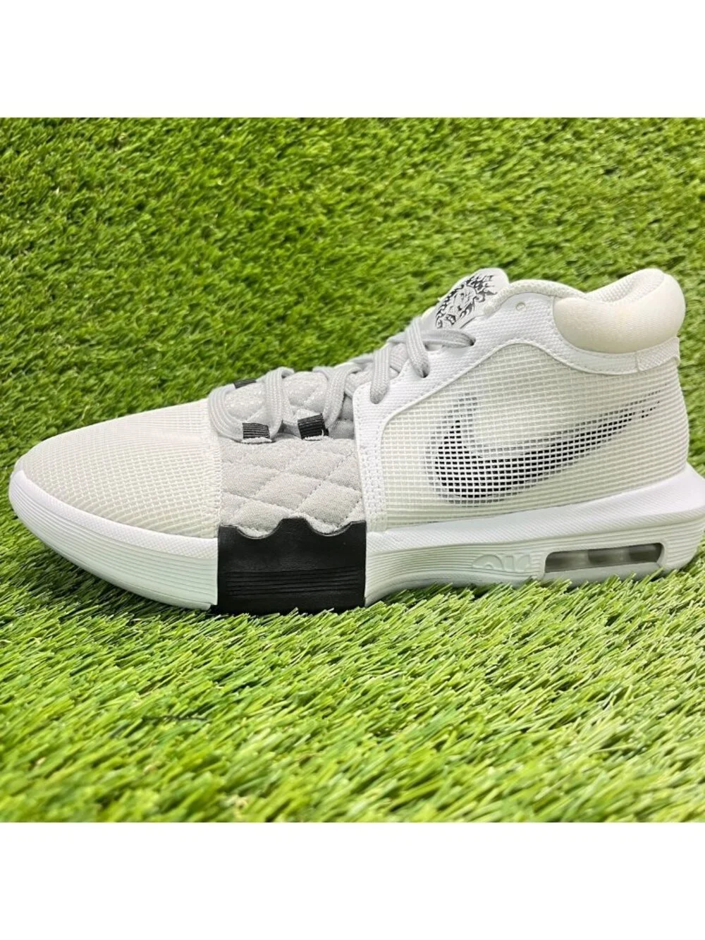 Nike LeBron Witness 8 Mens Size 9 White Smoke Gray Basketball Shoes Sneakers
